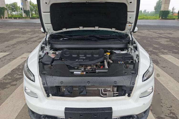 Used Jeep Cherokee 2017 2.0L Superior Edition Engine Bay