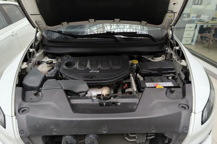 Used Jeep Cherokee 2017 2.0L Superior Edition Engine Bay