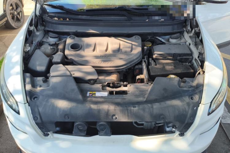 Used Jeep Cherokee 2017 2.0L Superior Edition Engine Bay