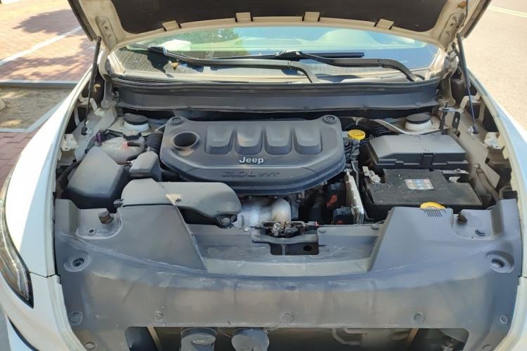 Used Jeep Cherokee 2017 2.0L Superior Edition Engine Bay