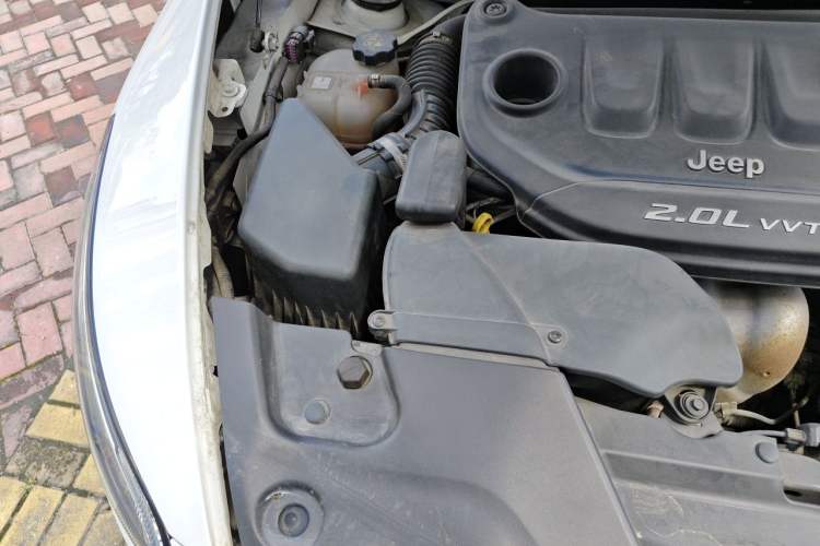 Used Jeep Cherokee 2017 2.0L Superior Edition Engine Bay Right