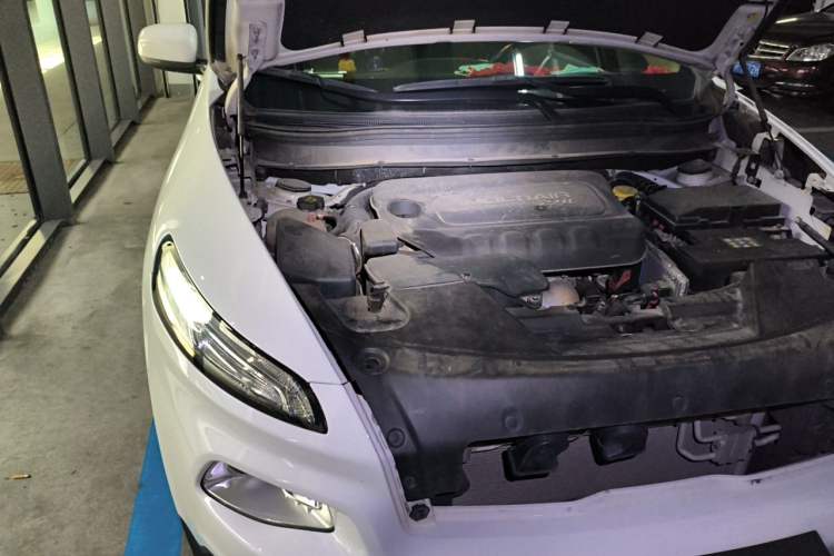 Used Jeep Cherokee 2017 2.4L Leading Smart Edition Engine Bay Right