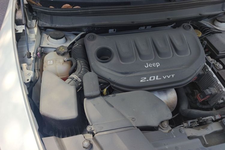 Used Jeep Cherokee 2017 2.0L Superior Edition Engine Bay Right