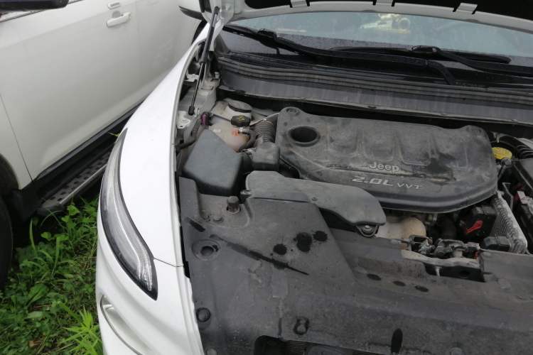Used Jeep Cherokee 2017 2.0L Superior Edition Engine Bay Right