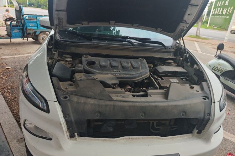 Used Jeep Cherokee 2017 2.0L Superior Edition Engine Bay Right