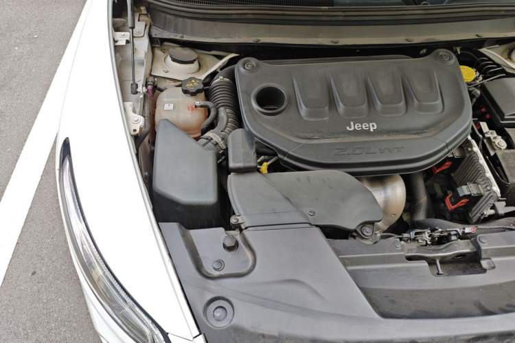 Used Jeep Cherokee 2017 2.0L Superior Edition Engine Bay Right