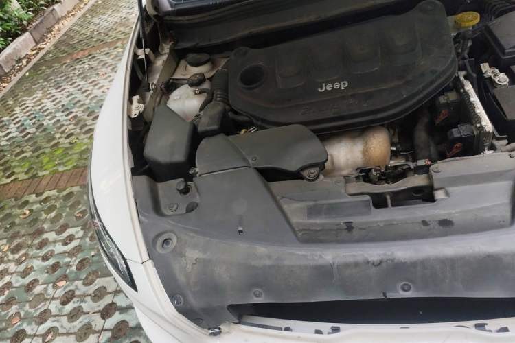 Used Jeep Cherokee 2017 2.0L Superior Edition Engine Bay Right