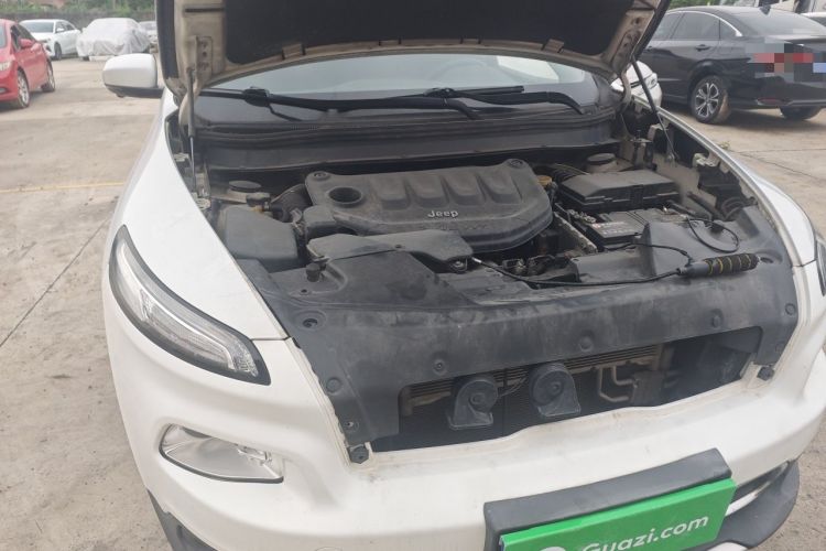 Used Jeep Cherokee 2017 2.0L Superior Edition Engine Bay Right