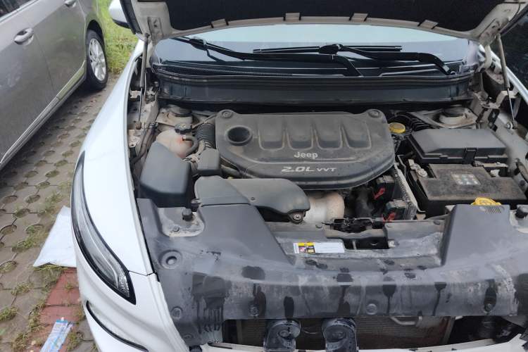 Used Jeep Cherokee 2017 2.0L Superior Edition Engine Bay Right
