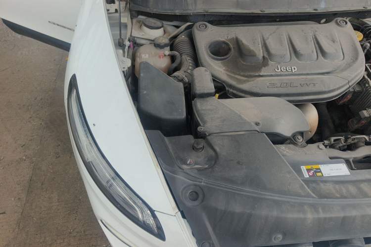 Used Jeep Cherokee 2017 2.0L Superior Edition Engine Bay Right