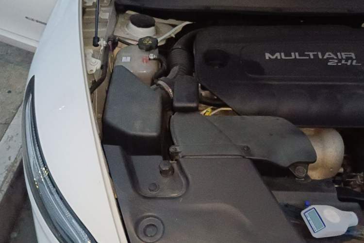 Used Jeep Cherokee 2017 2.4L Professional Edition Engine Bay Right