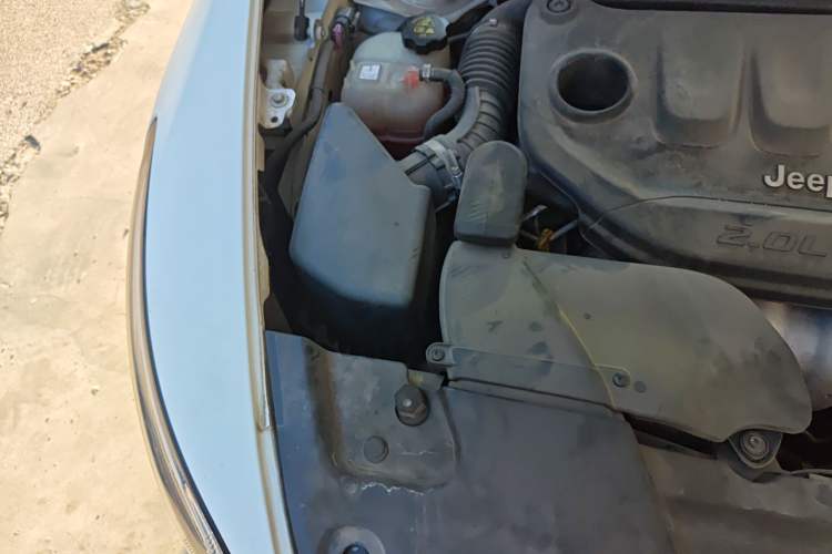 Used Jeep Cherokee 2017 2.0L Superior Edition Engine Bay Right