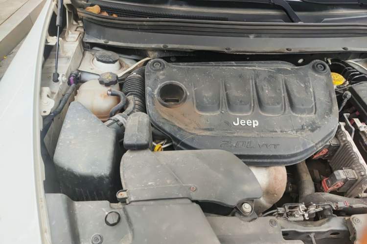 Used Jeep Cherokee 2017 2.0L Superior Edition Engine Bay Right