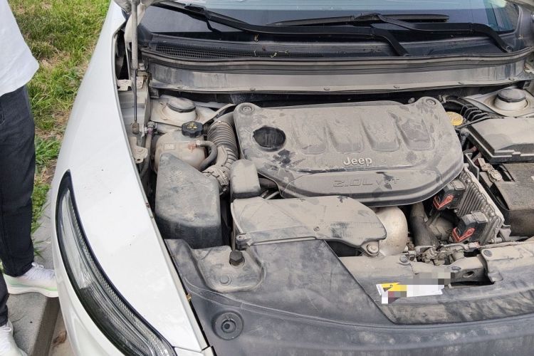 Used Jeep Cherokee 2017 2.0L Superior Edition Engine Bay Right