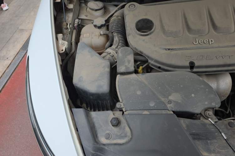 Used Jeep Cherokee 2017 2.0L Superior Edition Engine Bay Right
