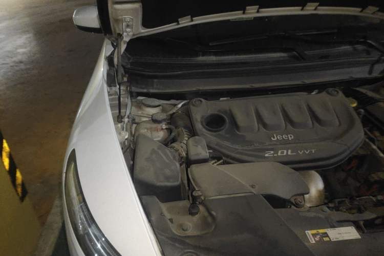 Used Jeep Cherokee 2017 2.0L Superior Edition Engine Bay Right