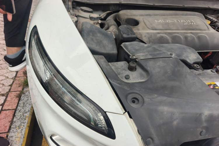 Used Jeep Cherokee 2017 2.4L Leading Edition Engine Bay Right