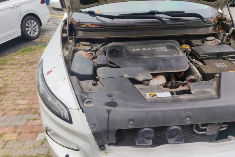 Used Jeep Cherokee 2017 2.4L Professional Smart Edition Engine Bay Right
