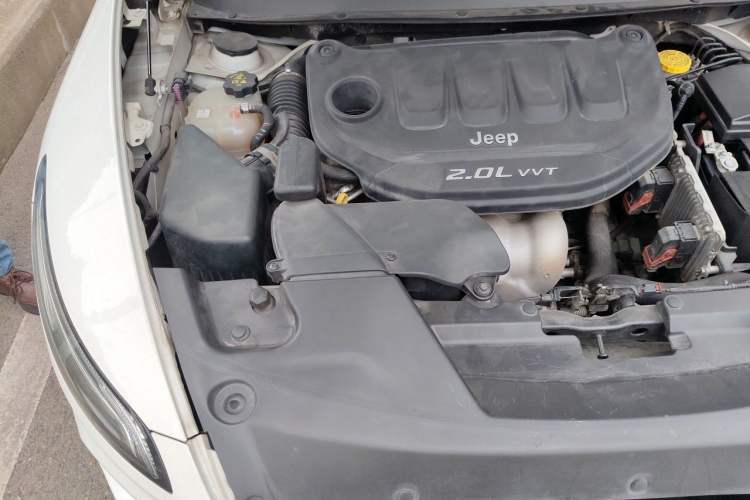 Used Jeep Cherokee 2017 2.0L Superior Edition Engine Bay Right