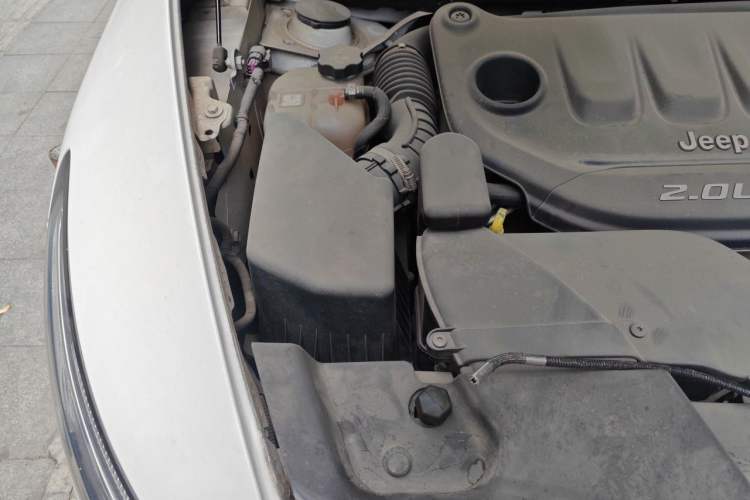 Used Jeep Cherokee 2017 2.0L Superior Edition Engine Bay Right