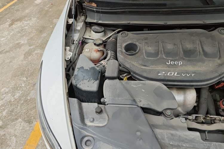 Used Jeep Cherokee 2017 2.0L Superior Edition Engine Bay Right