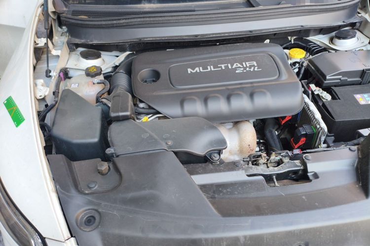 Used Jeep Cherokee 2017 2.4L Leading Edition Engine Bay Right