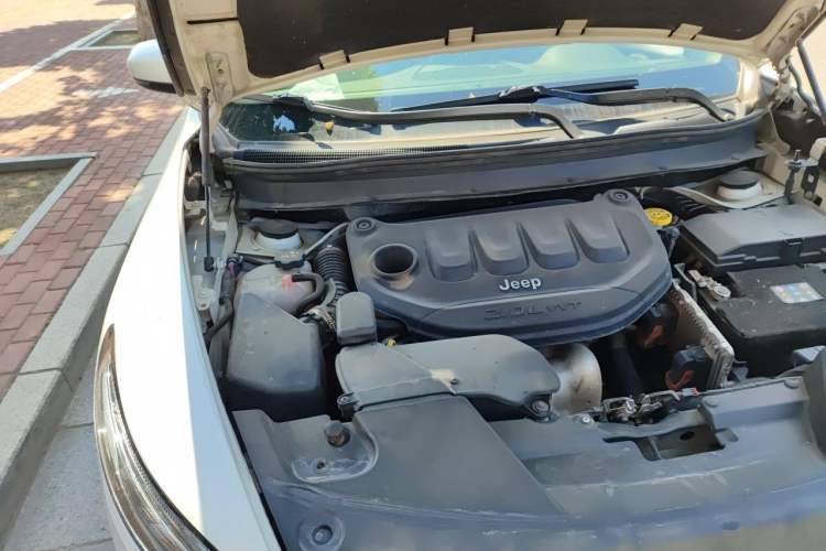 Used Jeep Cherokee 2017 2.0L Superior Edition Engine Bay Right