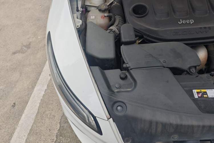 Used Jeep Cherokee 2017 2.0L Superior Edition Engine Bay Right