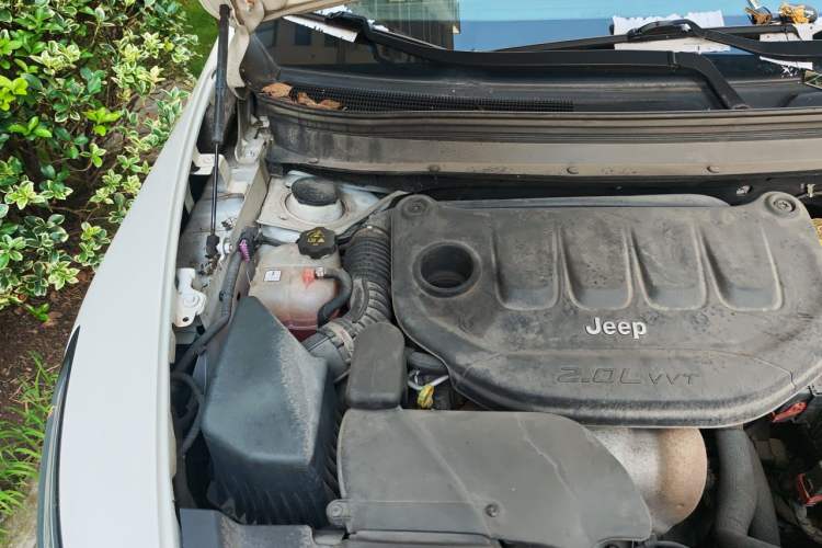 Used Jeep Cherokee 2017 2.0L Superior Edition Engine Bay Right