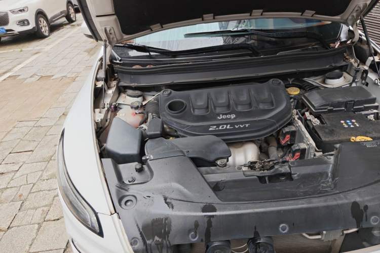 Used Jeep Cherokee 2017 2.0L Superior Edition Engine Bay Right