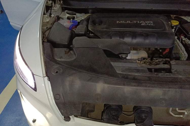 Used Jeep Cherokee 2017 2.4L Professional Smart Edition Engine Bay Right