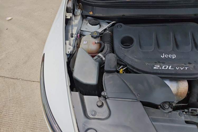 Used Jeep Cherokee 2017 2.0L Superior Edition Engine Bay Right