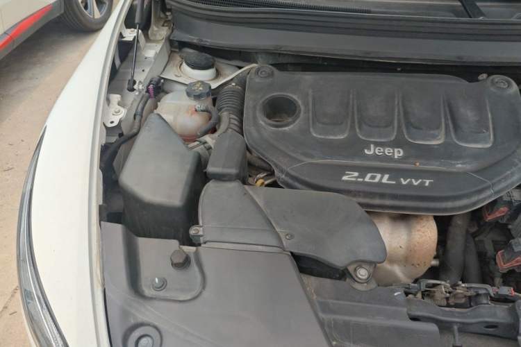 Used Jeep Cherokee 2017 2.0L Leading Edition Engine Bay Right