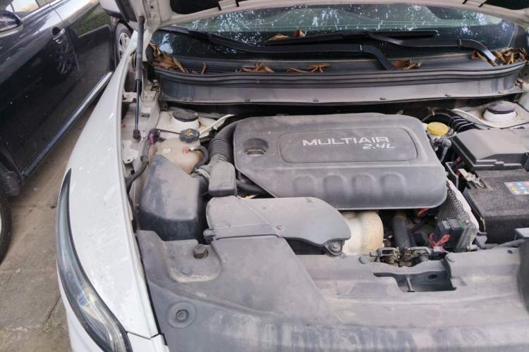 Used Jeep Cherokee 2017 2.4L Leading Edition Engine Bay Right
