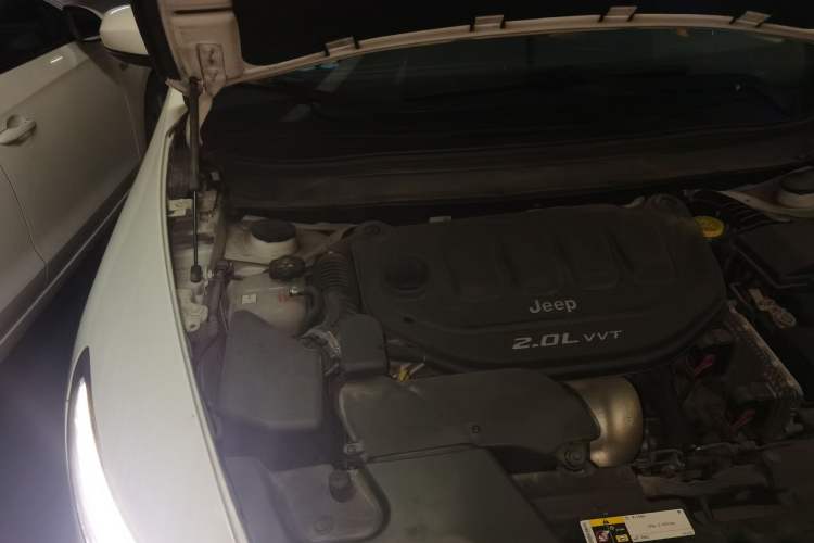 Used Jeep Cherokee 2017 2.0L Superior Edition Engine Bay Right