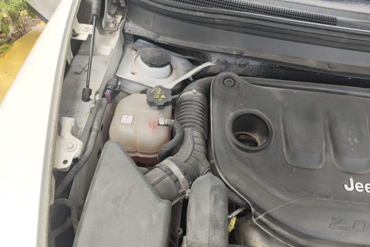Used Jeep Cherokee 2017 2.0L Superior Edition Engine Bay Right