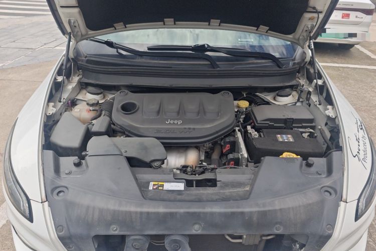 Used Jeep Cherokee 2017 2.0L Superior Edition Engine Bay