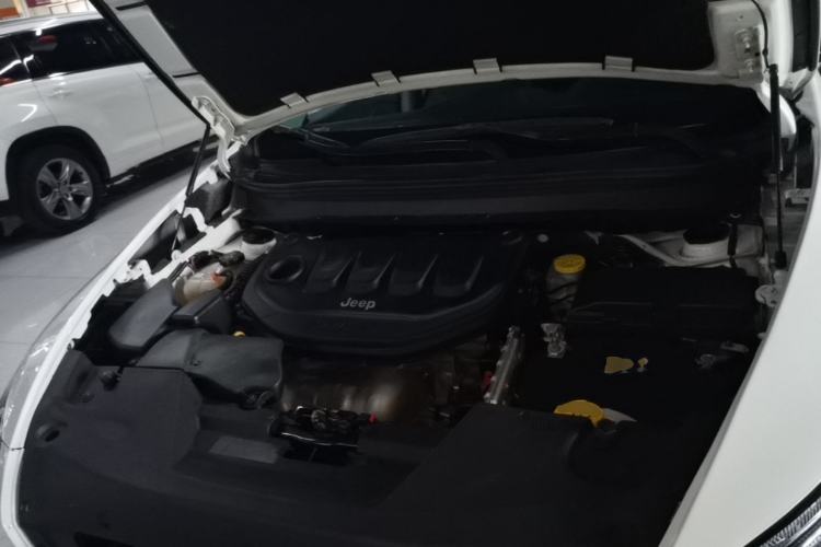 Used Jeep Cherokee 2017 2.0L Superior Edition Engine Bay