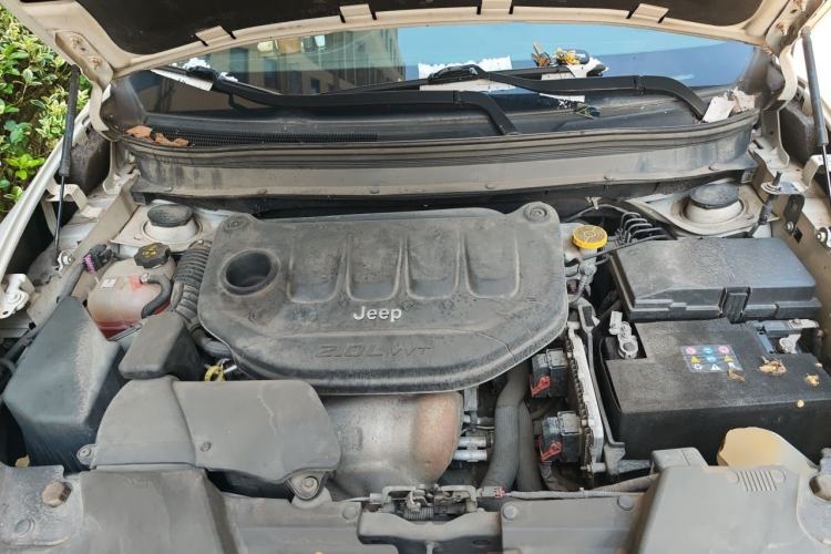Used Jeep Cherokee 2017 2.0L Superior Edition Engine Bay