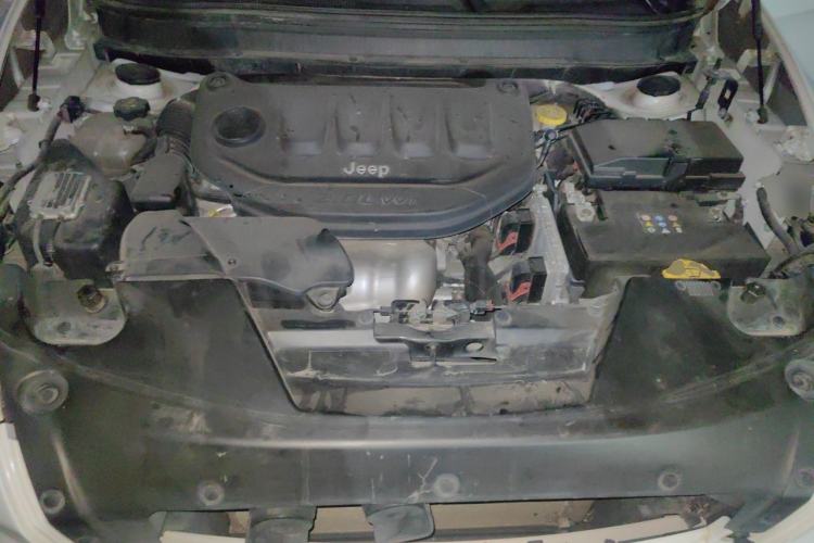 Used Jeep Cherokee 2017 2.0L Superior Edition Engine Bay