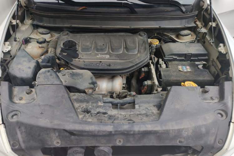 Used Jeep Cherokee 2017 2.0L Superior Edition Engine Bay