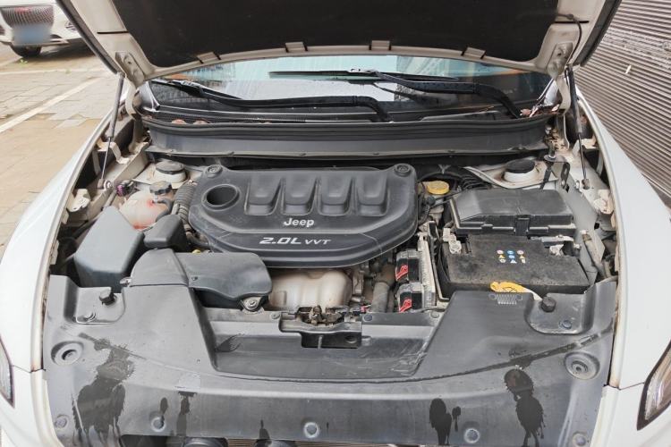 Used Jeep Cherokee 2017 2.0L Superior Edition Engine Bay
