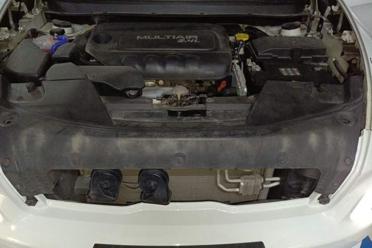 Used Jeep Cherokee 2017 2.4L Professional Smart Edition Engine Bay
