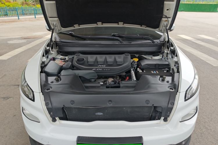 Used Jeep Cherokee 2017 2.0L Superior Edition Engine Bay