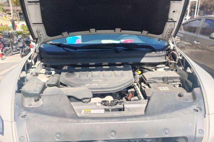 Used Jeep Cherokee 2017 2.0L Superior Edition Engine Bay