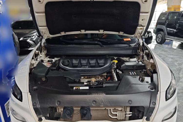 Used Jeep Cherokee 2017 2.0L Superior Edition Engine Bay