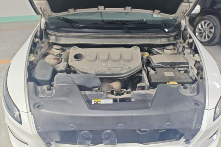 Used Jeep Cherokee 2017 2.0L Superior Edition Engine Bay