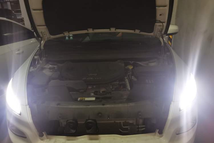 Used Jeep Cherokee 2017 2.0L Superior Edition Engine Bay