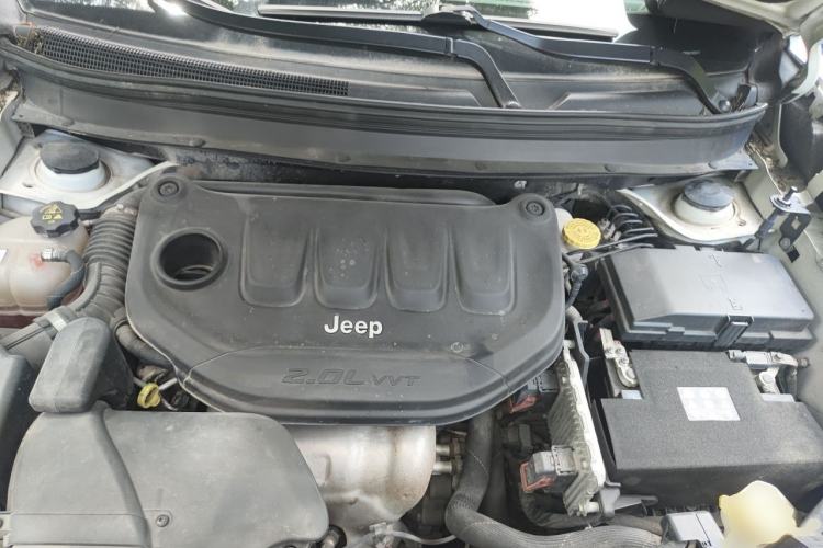 Used Jeep Cherokee 2017 2.0L Superior Edition Engine Bay