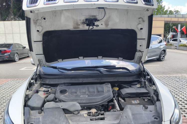 Used Jeep Cherokee 2017 2.0L Leading Edition Engine Bay